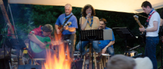 Die Muddy Lilies am Lagerfeuer beim Wiesenfest 2018