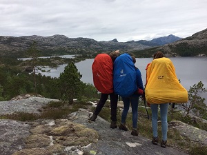 Drei CaEx bei einer Wanderung